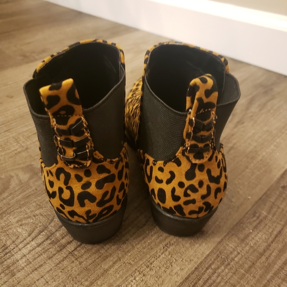 Sochi-217 Camel Black Leopard Chelsea Booties - Picture 5 of 7